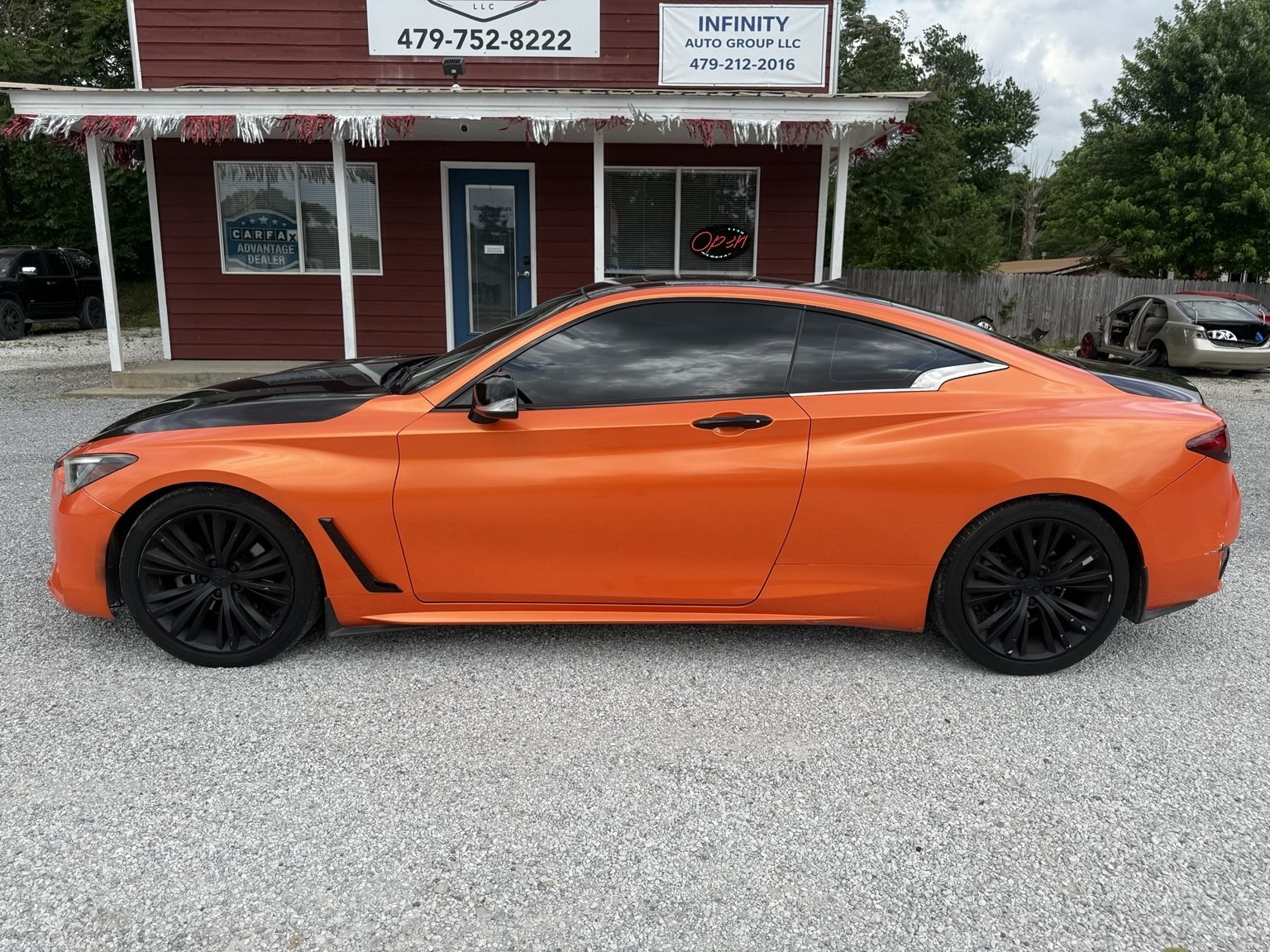 2017 Infiniti Q60 photo 2