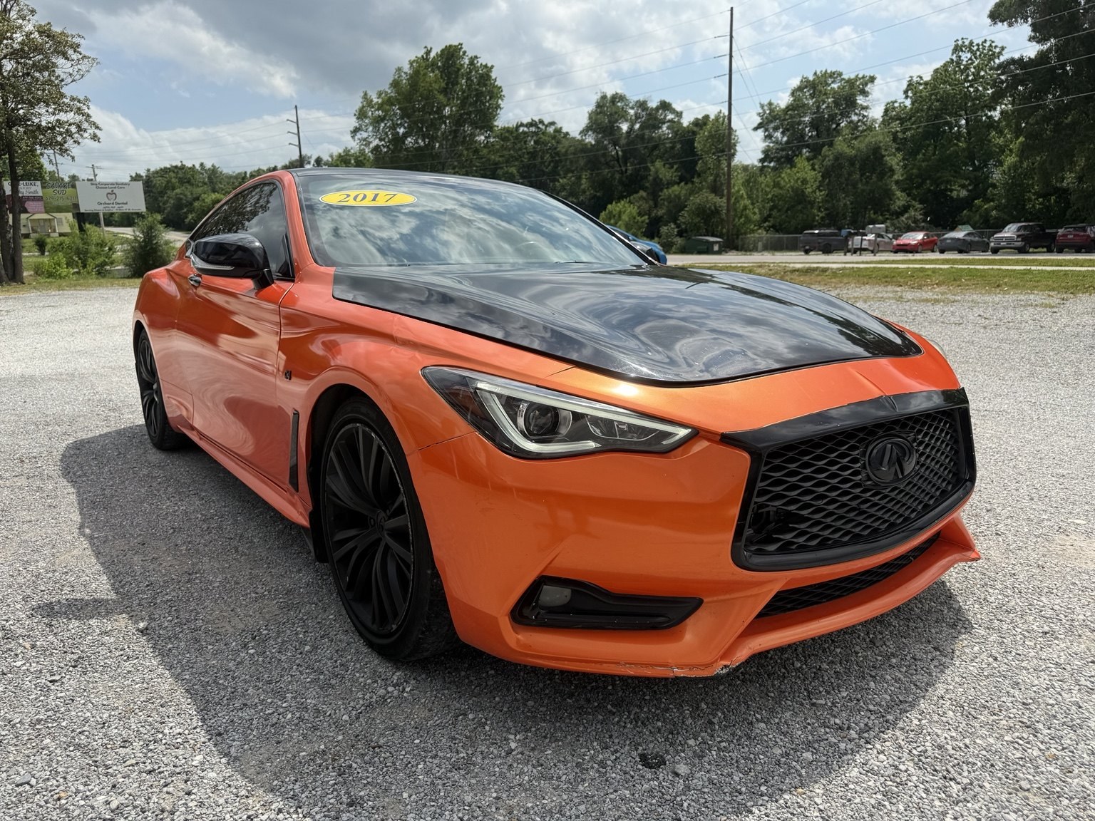 2017 Infiniti Q60 photo 3