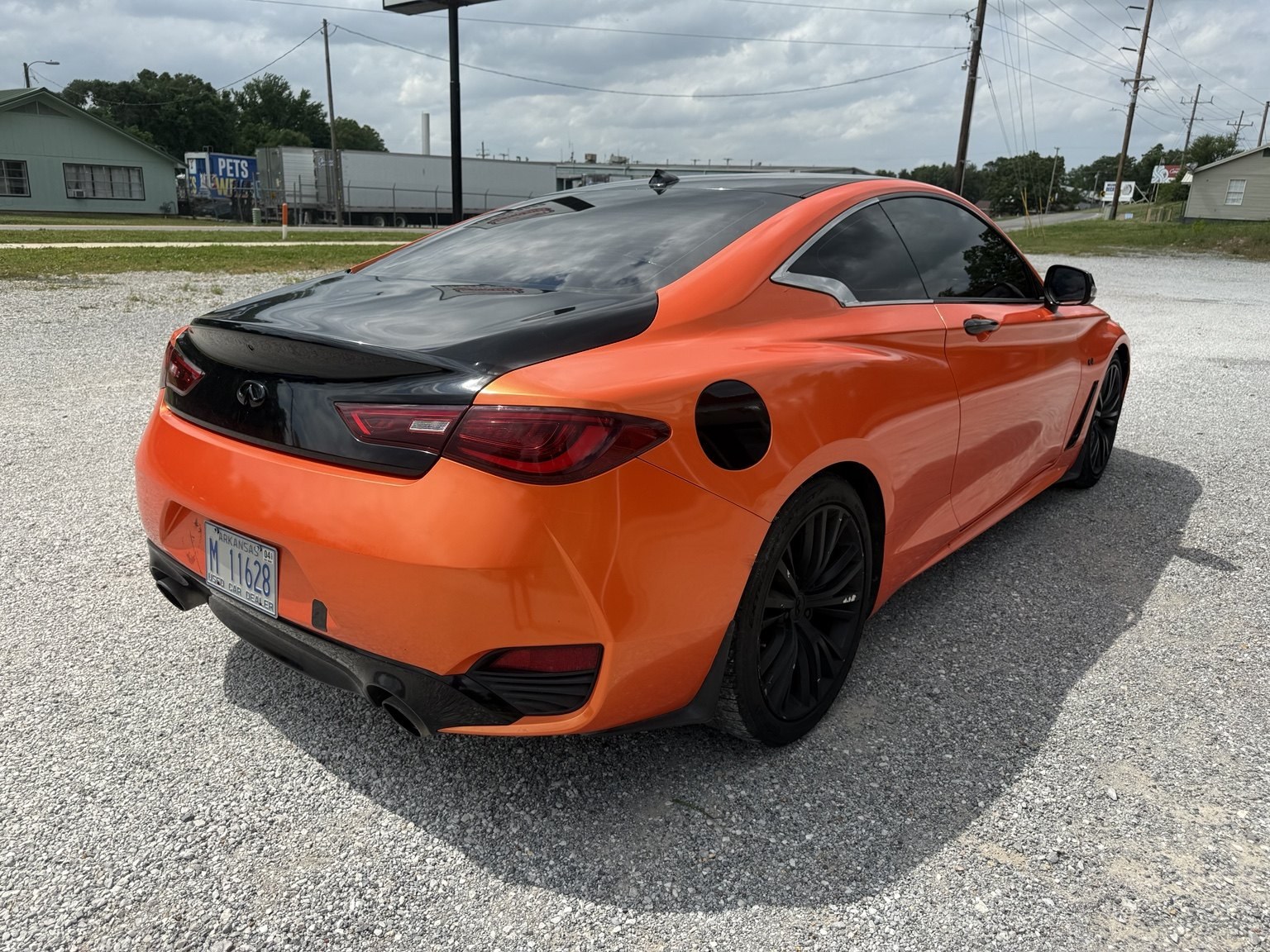 2017 Infiniti Q60 photo 4
